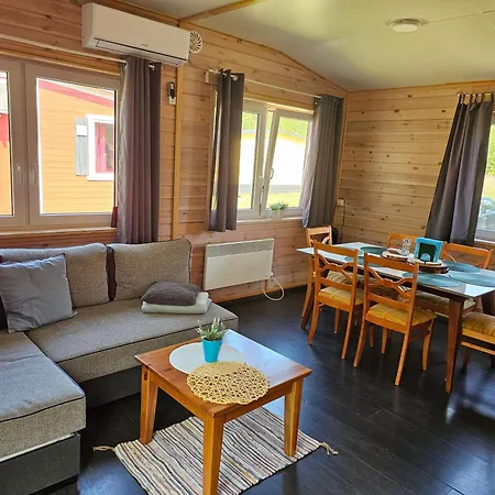Letniskowy - Niebieski Caloroczny Camping *